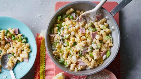 Ham and pea pasta.