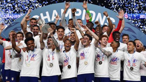 USA lift the Concacaf Nations League trophy