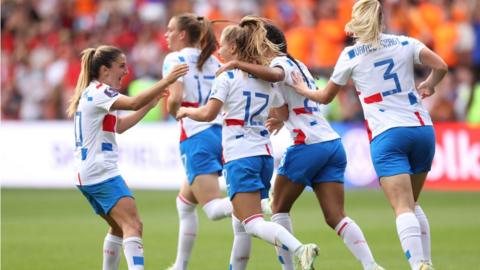 Romee Leuchter celebrates scoring
