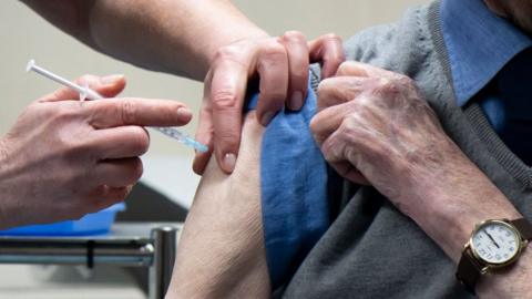 Elderly man vaccinated