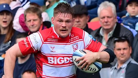 Freddie Clarke runs with the ball