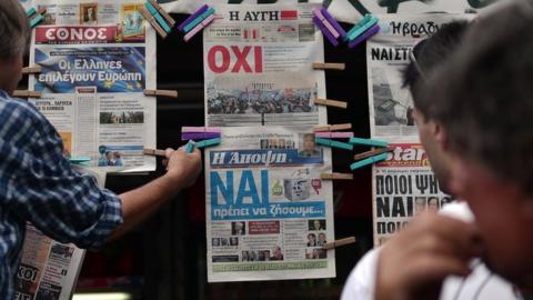 Greek newspapers urging 'yes' and 'no' votes in referendum