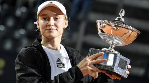 Elena Rybakina with the Italian Open trophy after her walkover win against Anhelina Kalinina