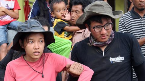 hikers reach the bottom of Mt Rinjani