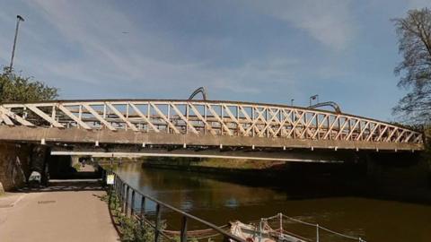 Photo of redundant Victorian bridge in Bath