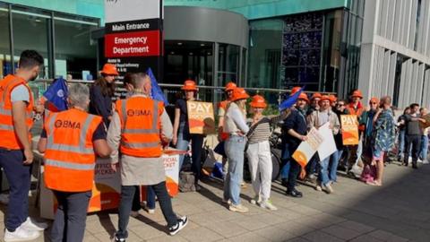 Junior Doctors picketing