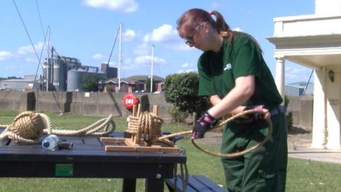 Yorkshire Dales ropemaker preserves ancient craft's heritage - BBC News