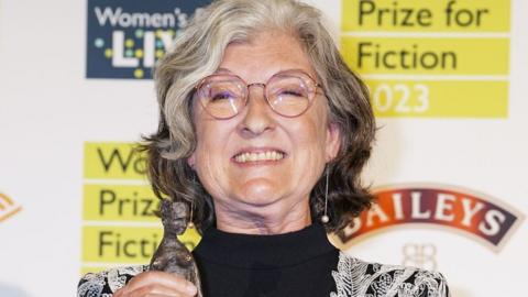 Barbara Kingsolver with her Women's Prize for Fiction trophy