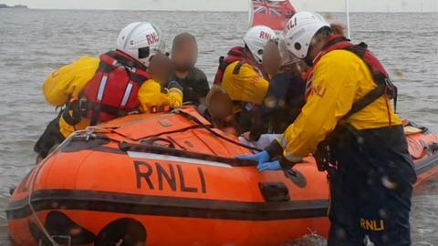 RNLI rescue in Middle Hilbre