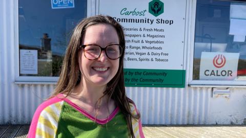 Linda Rae, Manaidsear Bùth Choimhearsnachd Chàraboist