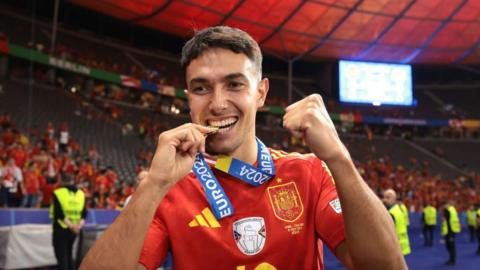 Martin Zubimendi with his Spain Euro 2024 winners' medal