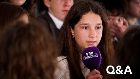 Children taking part in Ukrainecast speaking into a Newsround microphone