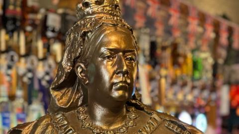 A replica of the Queen Vic bust used in EastEnders