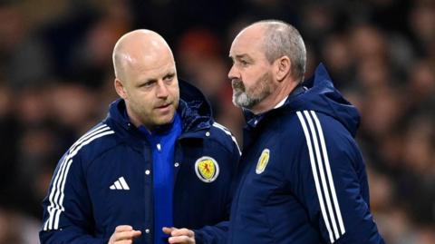 Steven Naismith speaks with Steve Clarke on the sideline