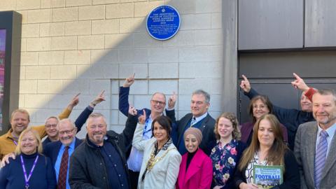 Campaigners from the Sheffield 鶹Լ of Football group pose for a photo with the blue plaque