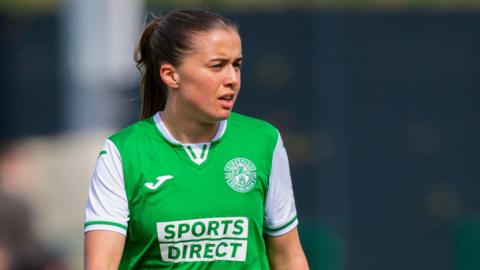Eilidh Adams in action for Hibernian