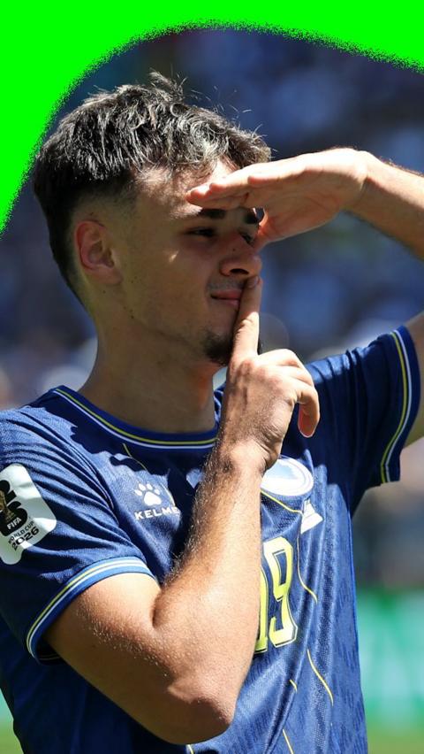 Kerim Alajbegovic scores the opener for Bosnia-Herzegovina