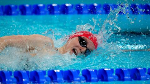 Toni Shaw competing in the Women's 400m Freestyle S9 final