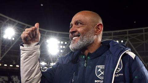 Nuno Espirito Sants gives the thumbs up to fans
