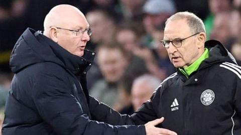John McGlynn and Martin O'Neill on the touchline at a match between Celtic and Falkirk
