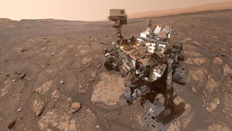nasas curiosity rover taking a selfie on mars