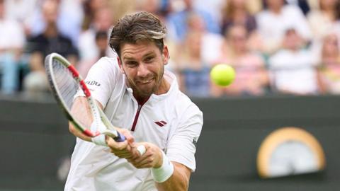 Cameron Norrie playing tennis 