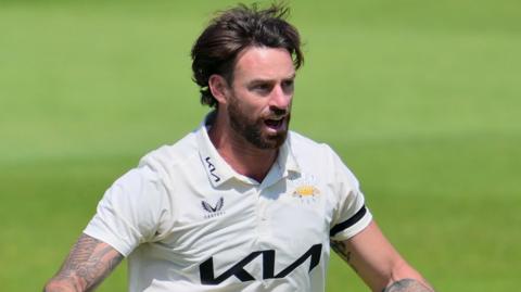 Jordan Clark bowling