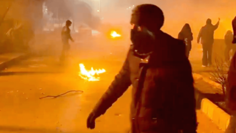 Protests with lasers, fireworks and barricade, on the Vakil Abad Highway, Mashhad. Earliest copies are from evening of 10 January, claiming it was taken "tonight".