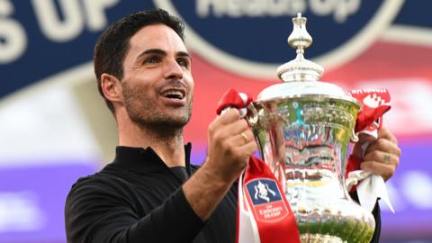 Mikel Arteta with FA Cup trophy