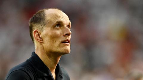 Thomas Tuchel looks at the sky