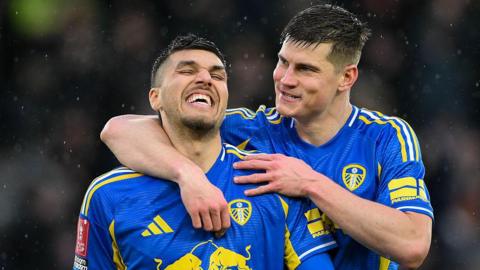 Jaka Bijol of Leeds United celebrates victory with Joel Piroe 