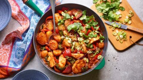Saag aloo with chicken, potatoes and peppers