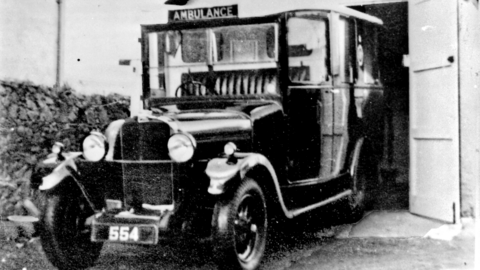 The black ambulance in the first batch is the first ambulance in 1936.