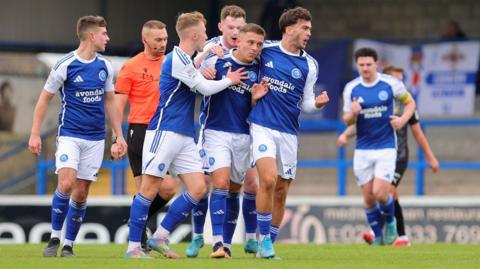 Glenavon goal 