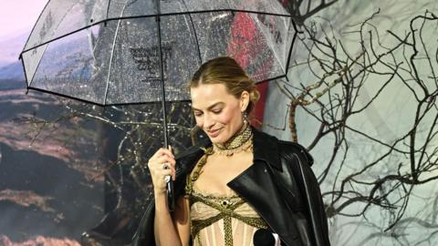 Margot Robbie in the rain at the Wuthering Heights premiere