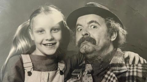 Sam a Carys o'r ffilm