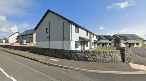 Y 16 o dai yn Storws Wen, Brynteg