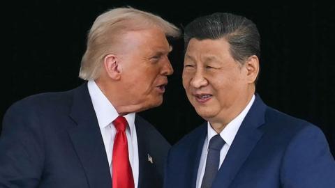 Donald Trump leaning in to speak into Xi Jinping's ear