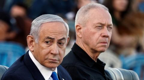 File photo showing Benjamin Netanyahu (L) and Yoav Gallant (R) attending a ceremony at an army base near Mitzpe Ramon, Israel (31 October 2024)