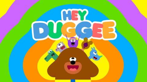 Hey Duggee logo with Duggee looking happy with the Squirrels all on top of his head.