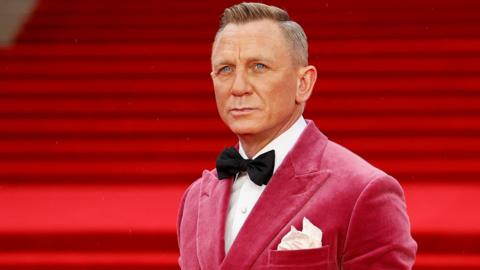 Daniel Craig poses on the red carpet after arriving to attend the World Premiere of the James Bond 007 film "No Time to Die" at the Royal Albert Hall in west London on September 28, 2021
