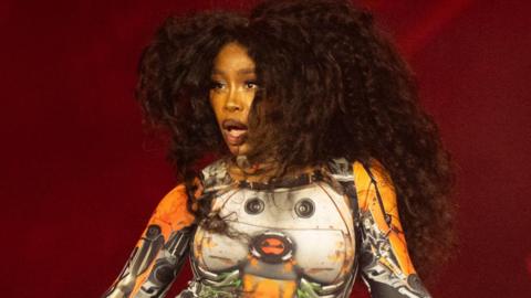 SZA on stage at Glastonbury 2024