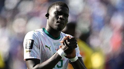 El Hadji Malick Diouf claps while playing for Senegal