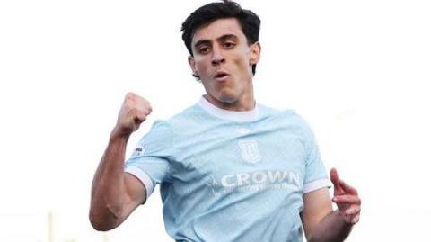Dundee's Charlie Reilly celebrates