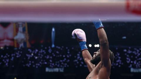 Terence Crawford raises his hands
