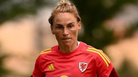 Jess Fishlock in Wales training