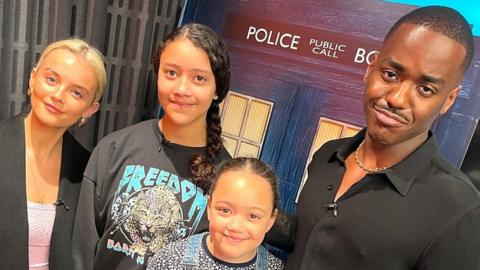Newsrounders and sisters Mia and Talia with Doctor Who stars Ncuti Gatwa and Millie Gibson