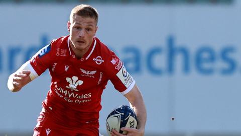 Scarlets' Johnny McNicholl