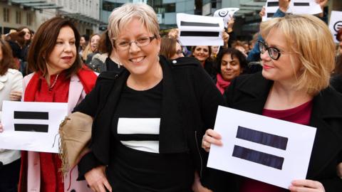 Carrie Gracie (centre) and other 鶹Լ employees outside New Broadcasting House in March 2018