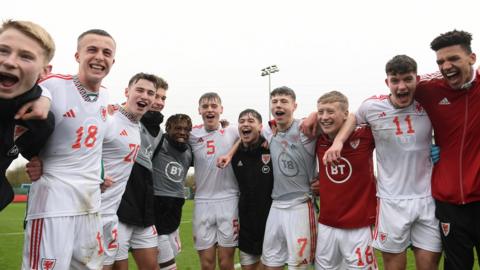 Wales players celebrate qualification for U17 Euro 2023